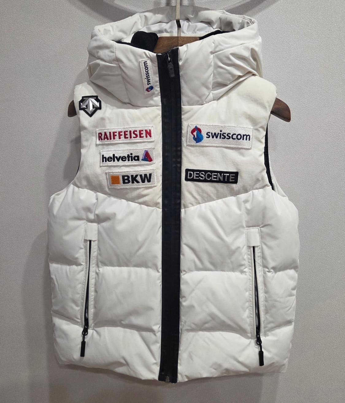 데상트 스위스 스키팀 패딩 조끼 140 상품이미지1