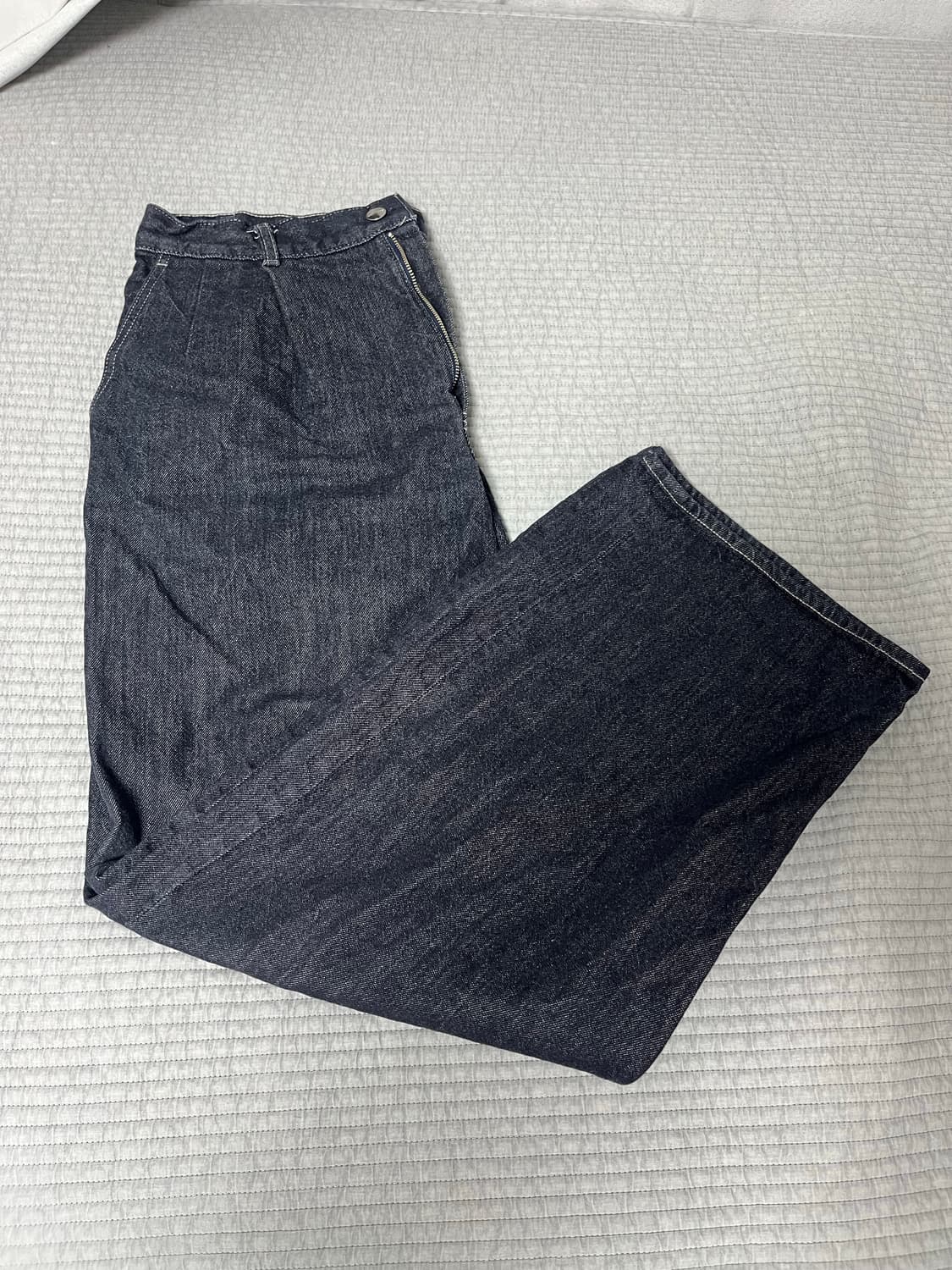 그라프페이퍼 컬러패스트 데님 투턱 팬츠 흑청 3 상품이미지2