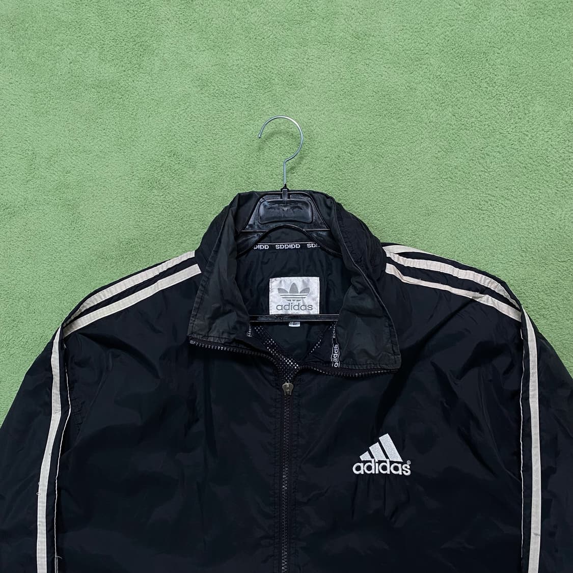 아디다스 후면 삼각 빅로고 올드스쿨 블랙 윈드브레이커 상품이미지2
