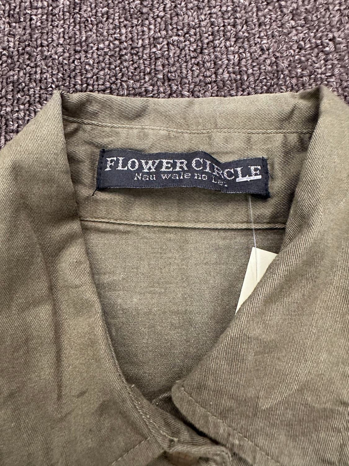 M)FlowerCircle 버튼 셔링 디테일 카키 셔츠 상품이미지3
