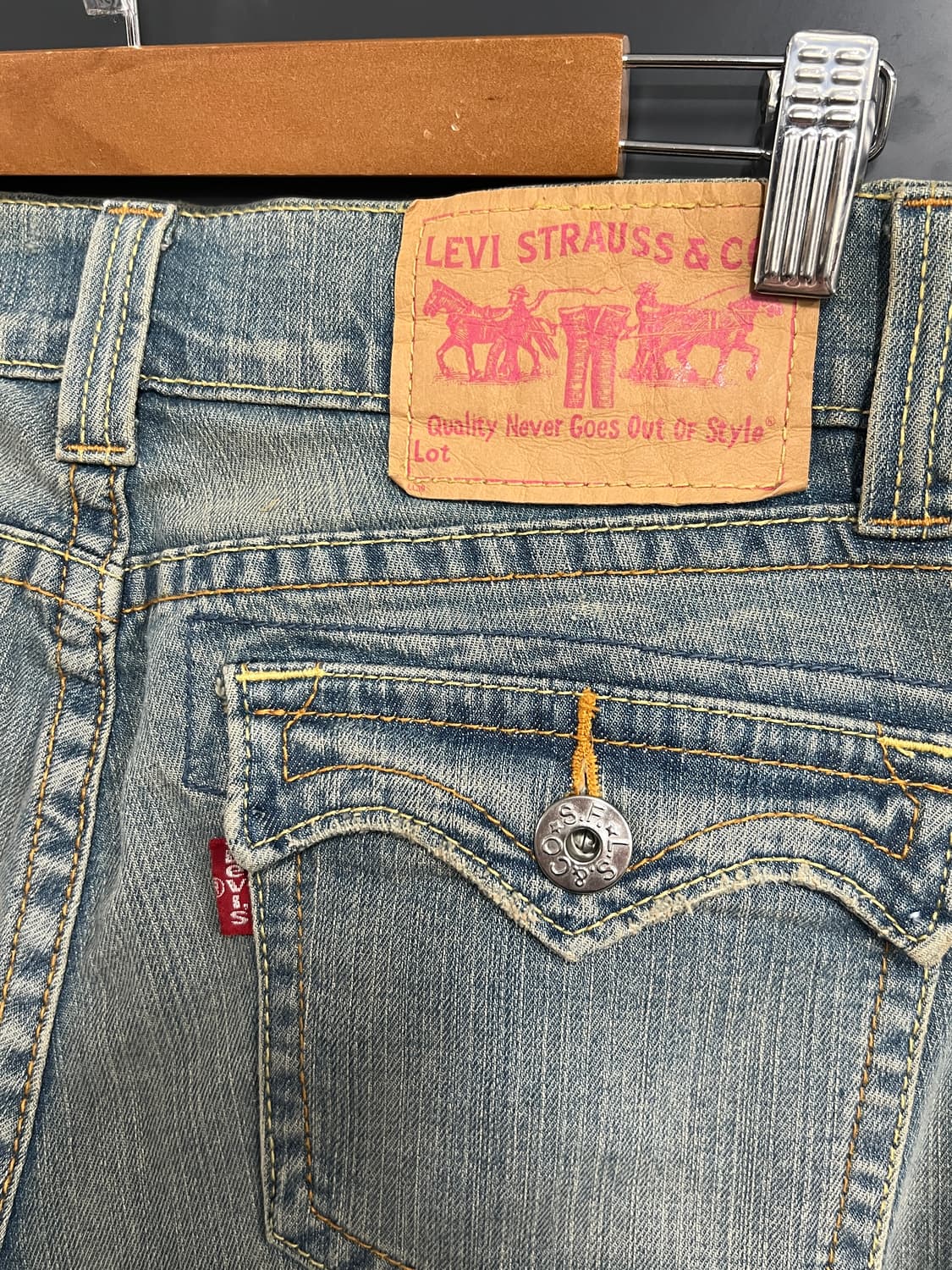 Levis 리바이스 504 슬러치 나팔핏 부츠컷 데님 팬츠 상품이미지3