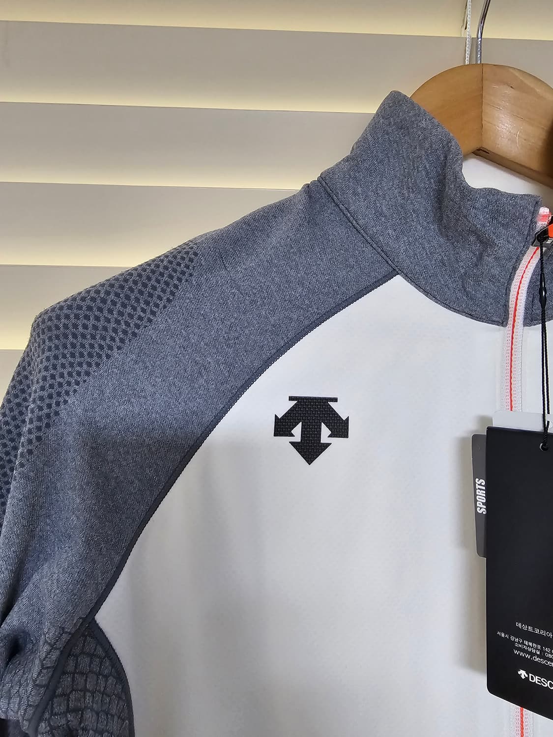 (새상품)데상트 러닝 집업 M(95) 상품이미지2