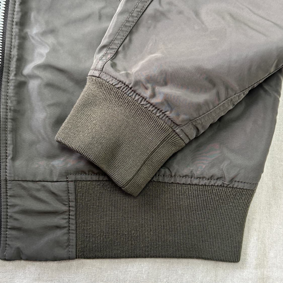 유니클로 U 르메르 초판 나일론 카키 후드점퍼 M 상품이미지4