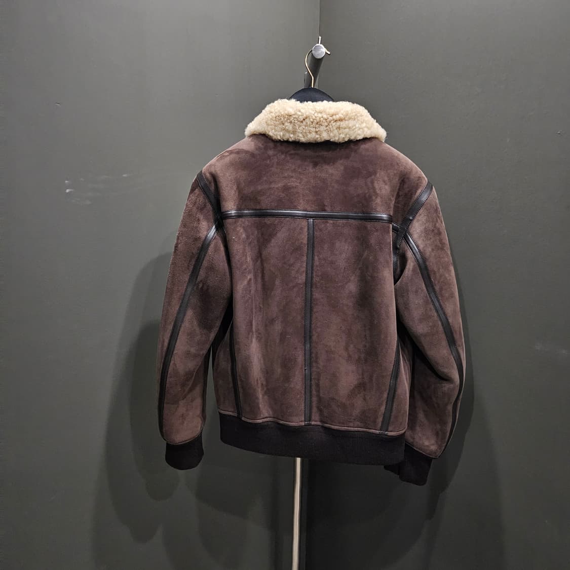 톰포드 시어링 브라운 레더 트리밍 무스탕 자켓 상품이미지7