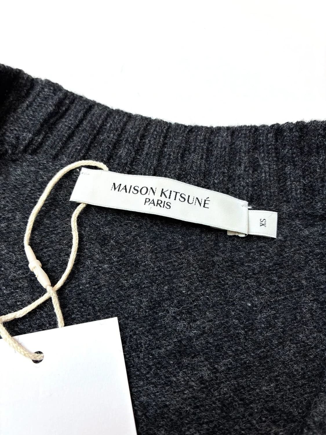 메종키츠네 22Fw 폭스 패치 브이넥 니트 가디건 PN5140 상품이미지7