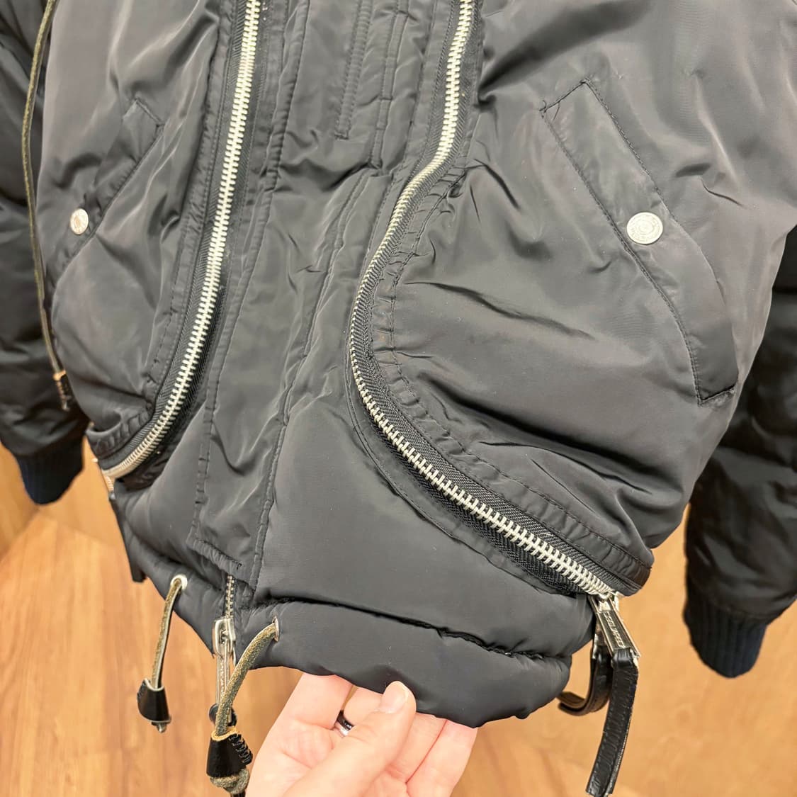 디스퀘어드2 다운 패딩 점퍼 후드 퍼 더블 지퍼 밑단 스트링 디테일 블랙 상품이미지6