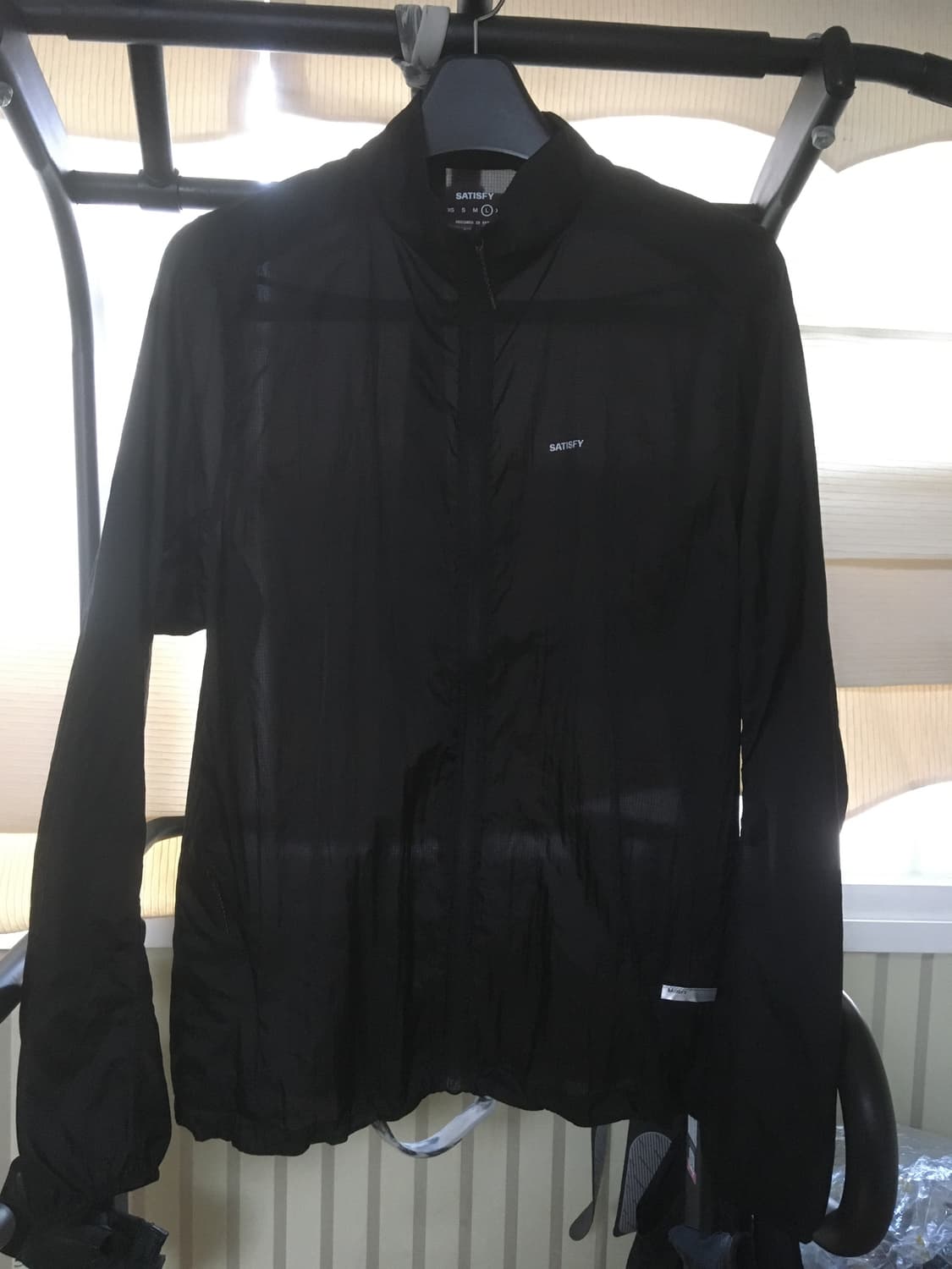Satisfy 새티스파이 리피 바람막이 블랙 판매합니다 상품이미지2