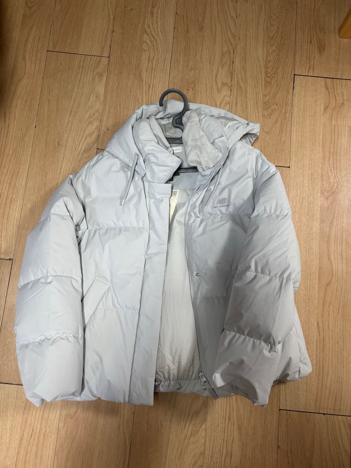 뉴발란스 숏 다운 플라워 패딩 자켓 상품이미지1