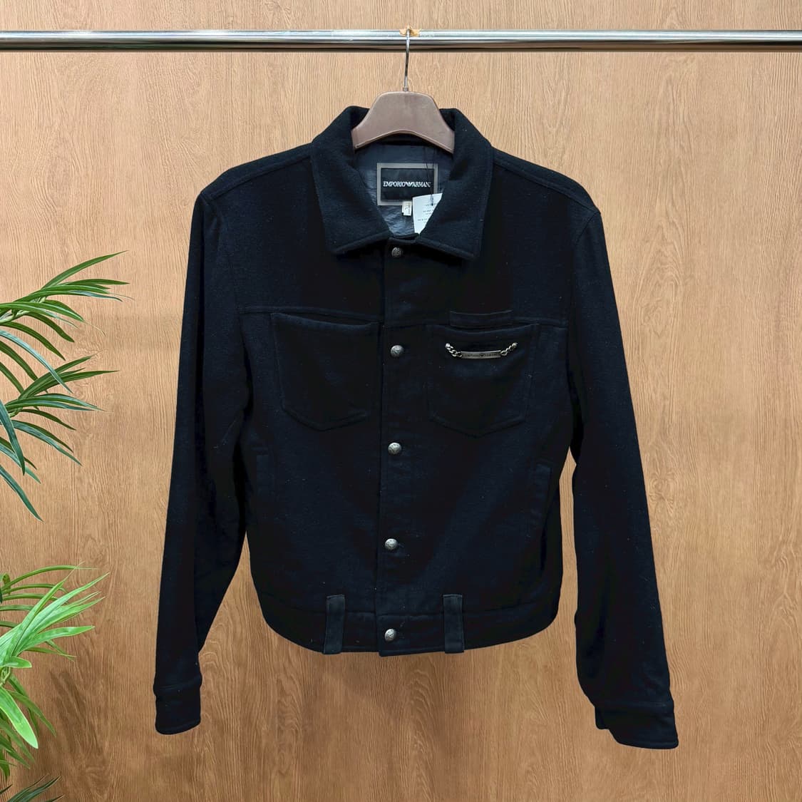 엠포리오 아르마니 울 트러커 자켓 포켓 실버 체인 스냅 버튼 디테일 블랙 상품이미지1