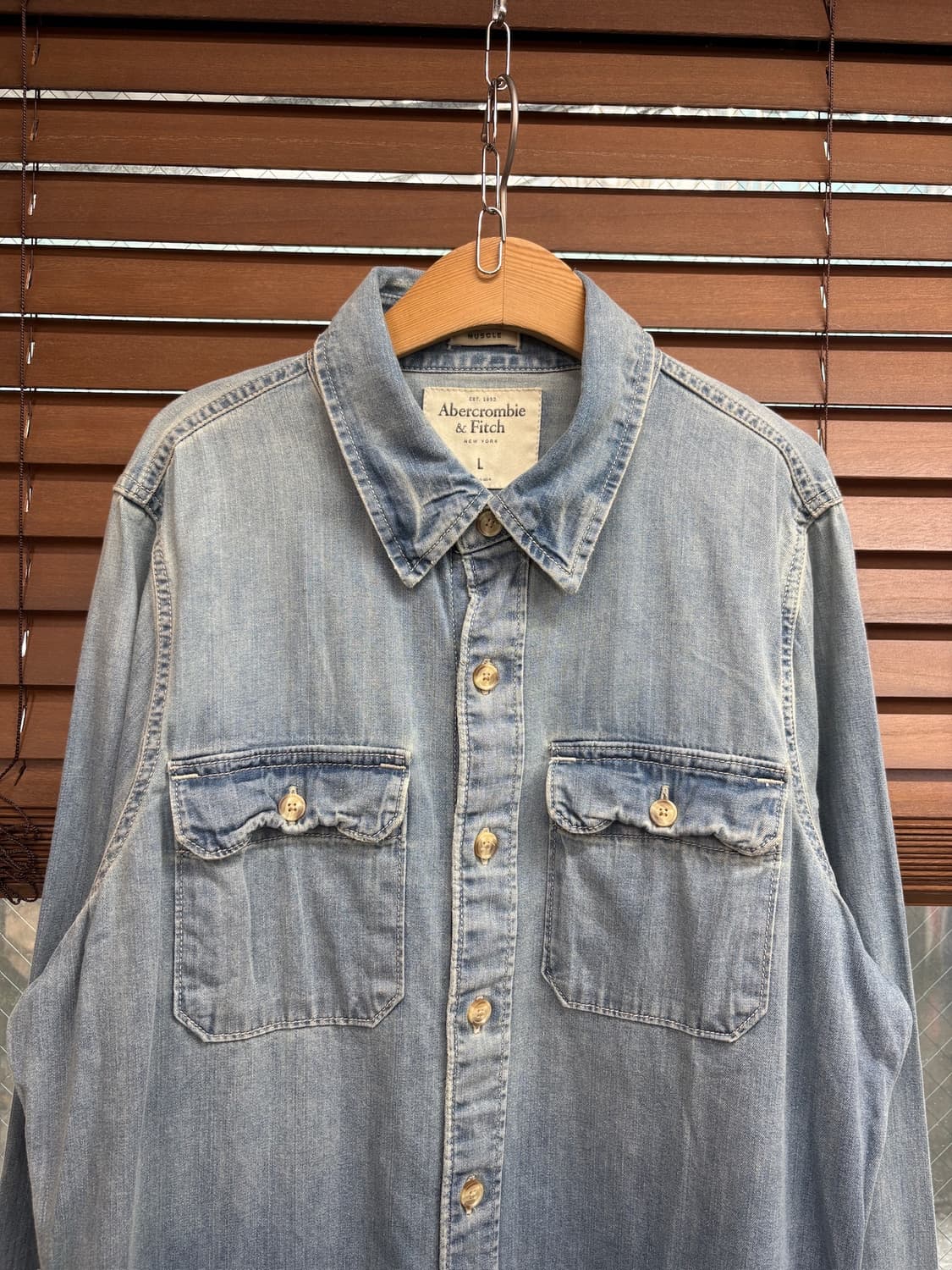 Abercrombie&Fitch 아베크롬비 앤 피치 빈티지 워싱 데님셔츠 상품이미지4