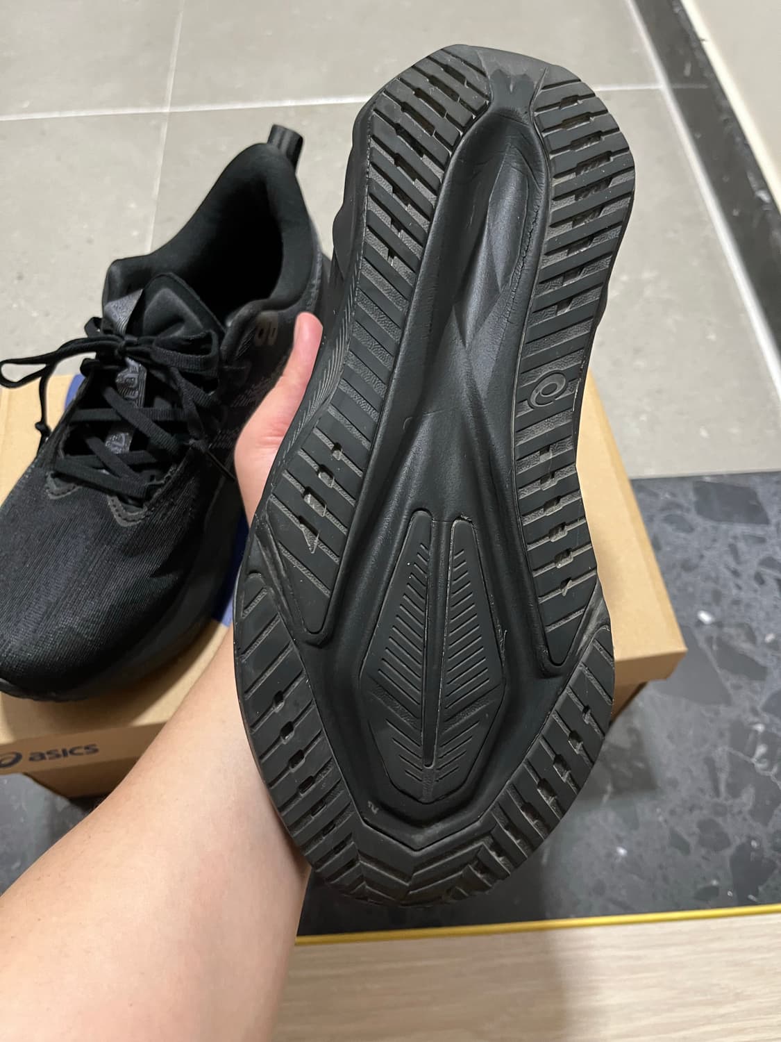 [270]아식스 노바블라스트 5 블랙 캐리어 그레이 상품이미지3