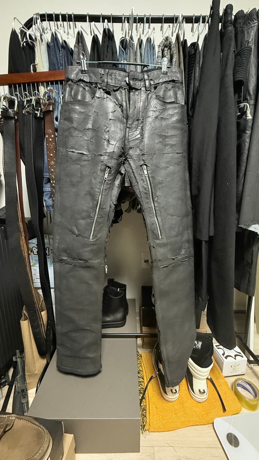 지방시 크랙클 코팅 팬츠 28사이즈 허리40cm 상품이미지1