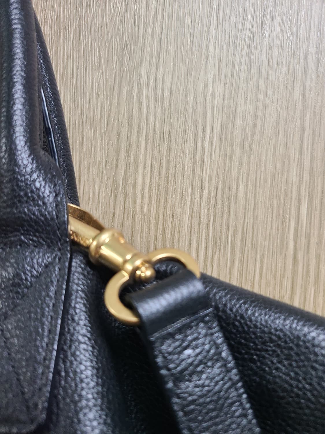 쿠론 블랙 가죽 숄더백 겸 토트백 상품이미지4