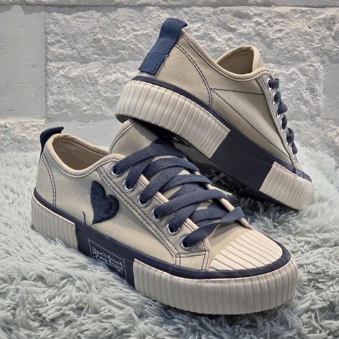 1a-4:디디앤오오 하트 자수 베이지 캔버스 스니커즈225 mm 상품이미지4