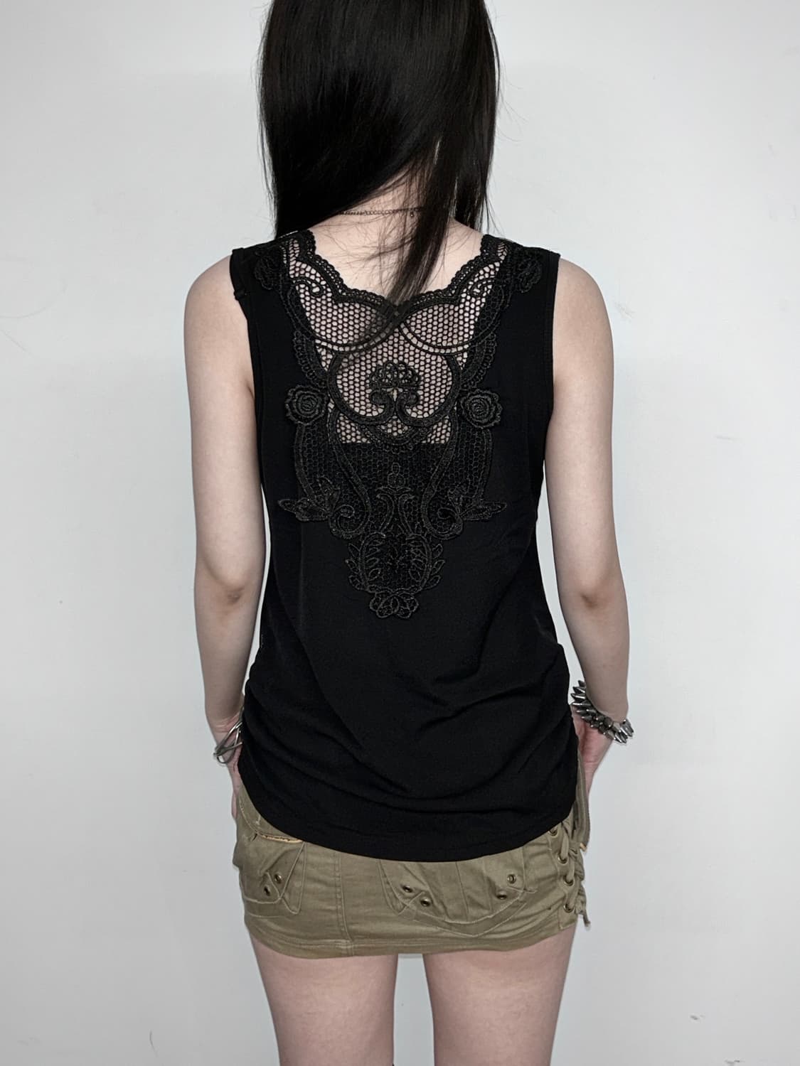 체인 넥 글리터 백 레이스 슬리브리스 상품이미지3