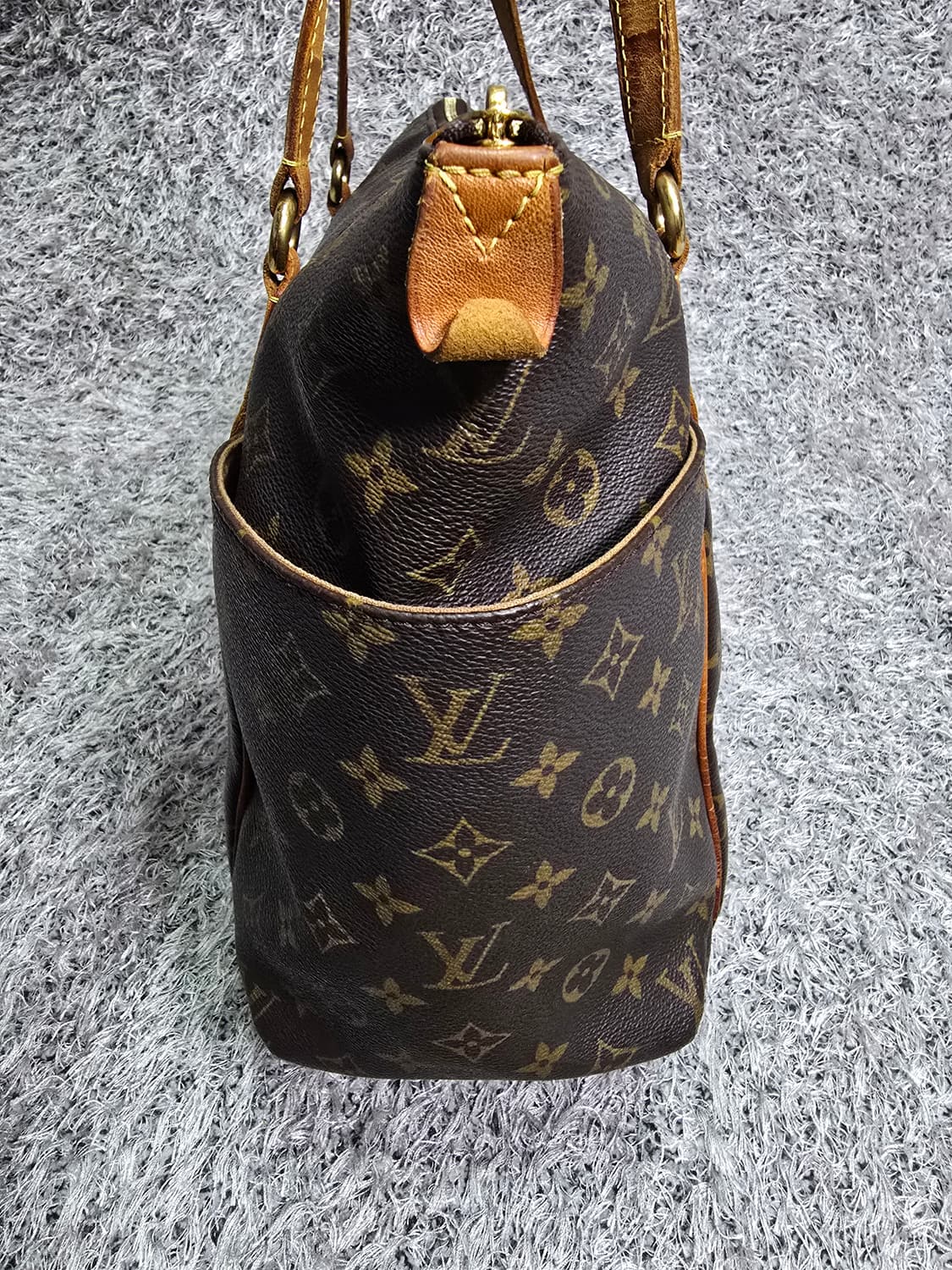 루이비통 모노그램 캔버스 토탈리 MM 숄더백 상품이미지3