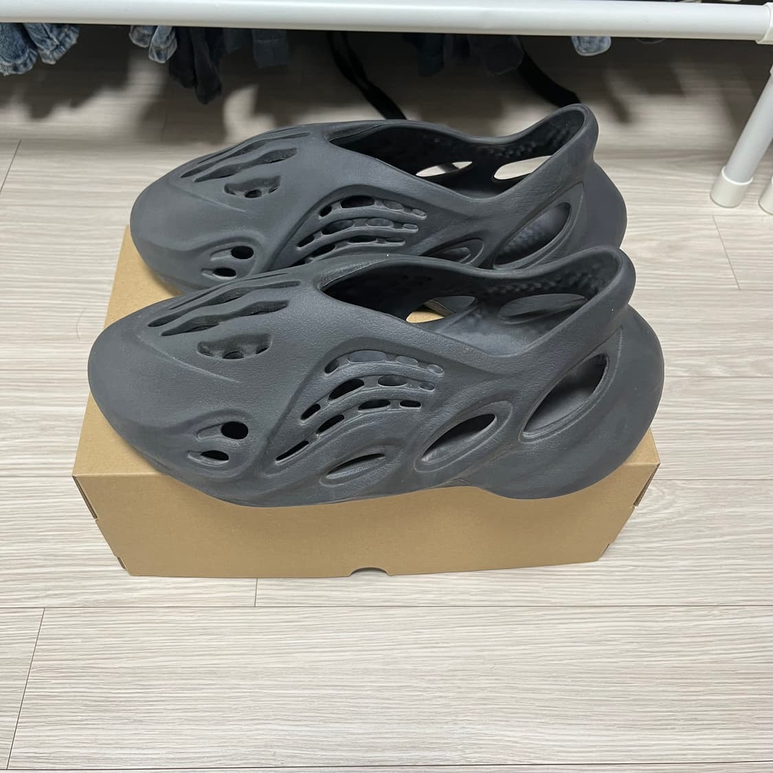 아디다스 이지 폼러너 오닉스 275 상품이미지2