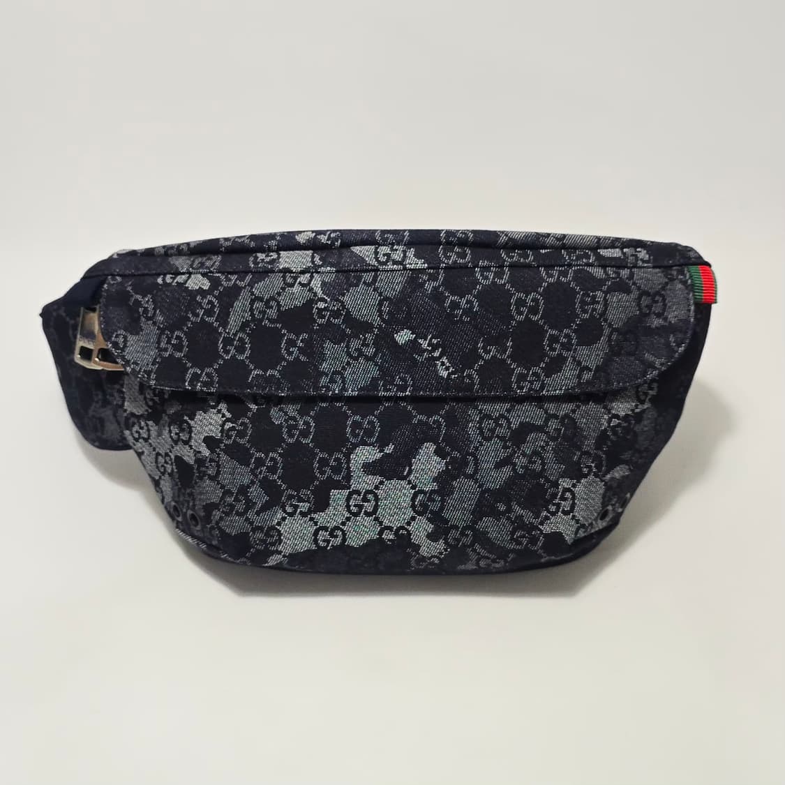 구찌 GG 데님 라지 벨트백 상품이미지2