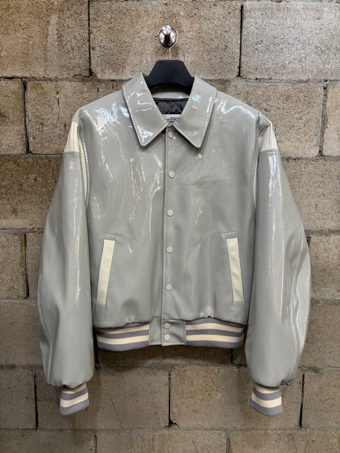 벌스데이수트 패턴트 스타디움 자켓 상품이미지1