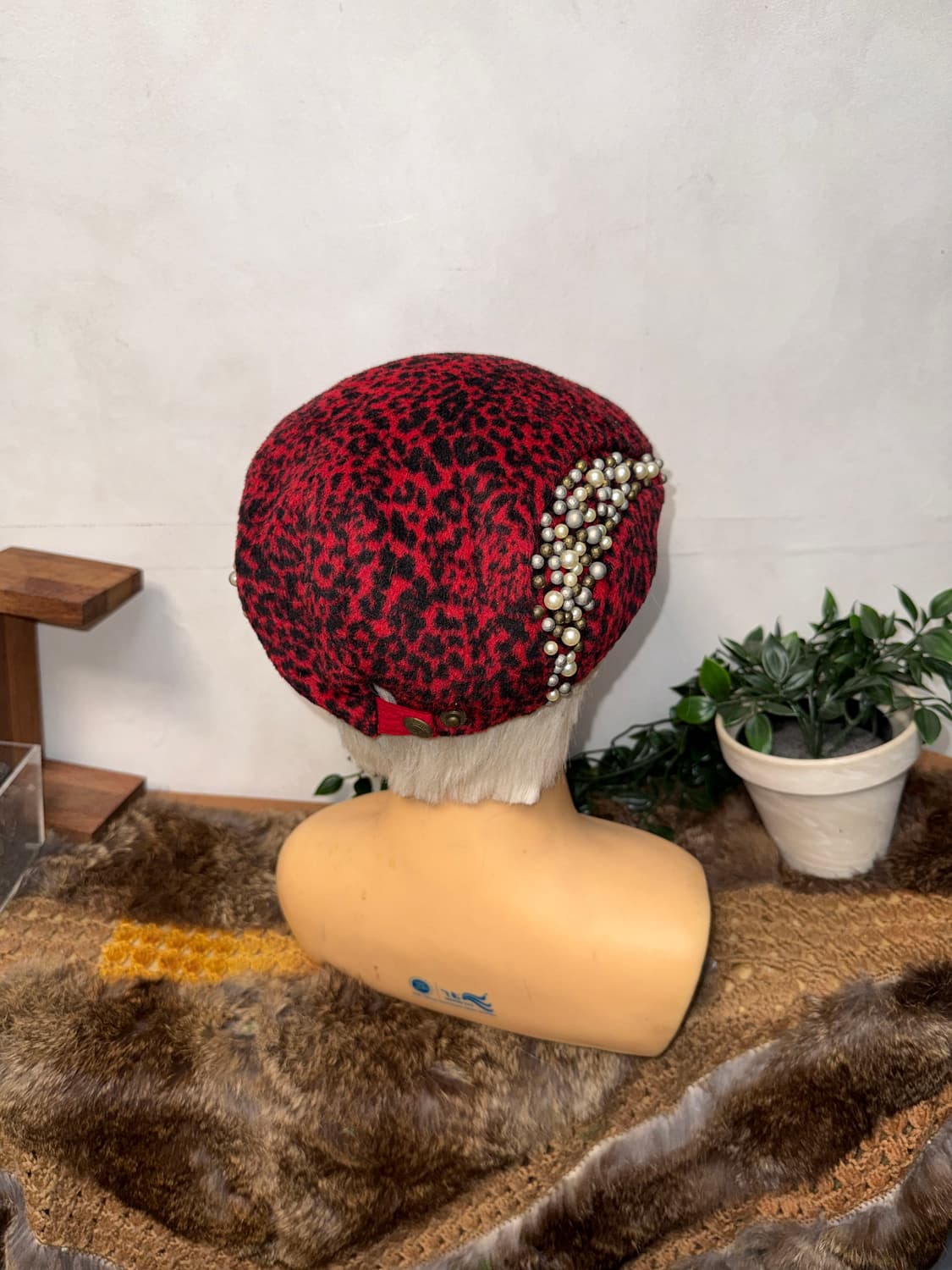 Red leopard pearl detail hunting cap 상품이미지3