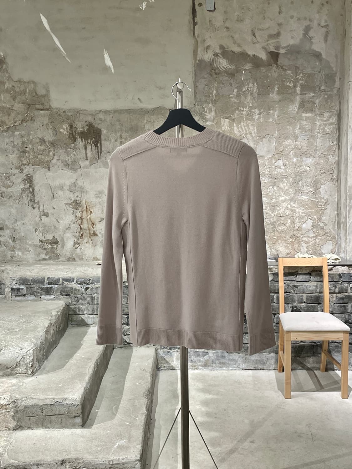 버버리 빌로우 기마로고 V넥 울 니트 상품이미지6