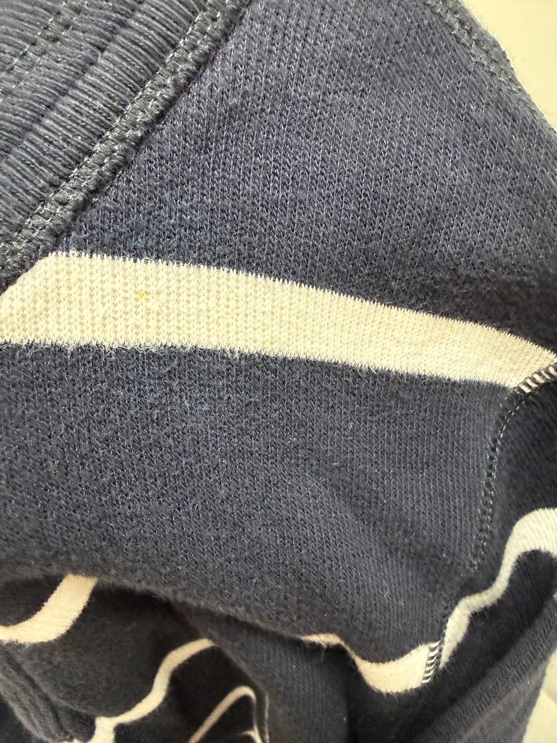 아베크롬비  스트라이프  새상품 인데  보관  미스  엄청  조금  흠? 상품이미지9