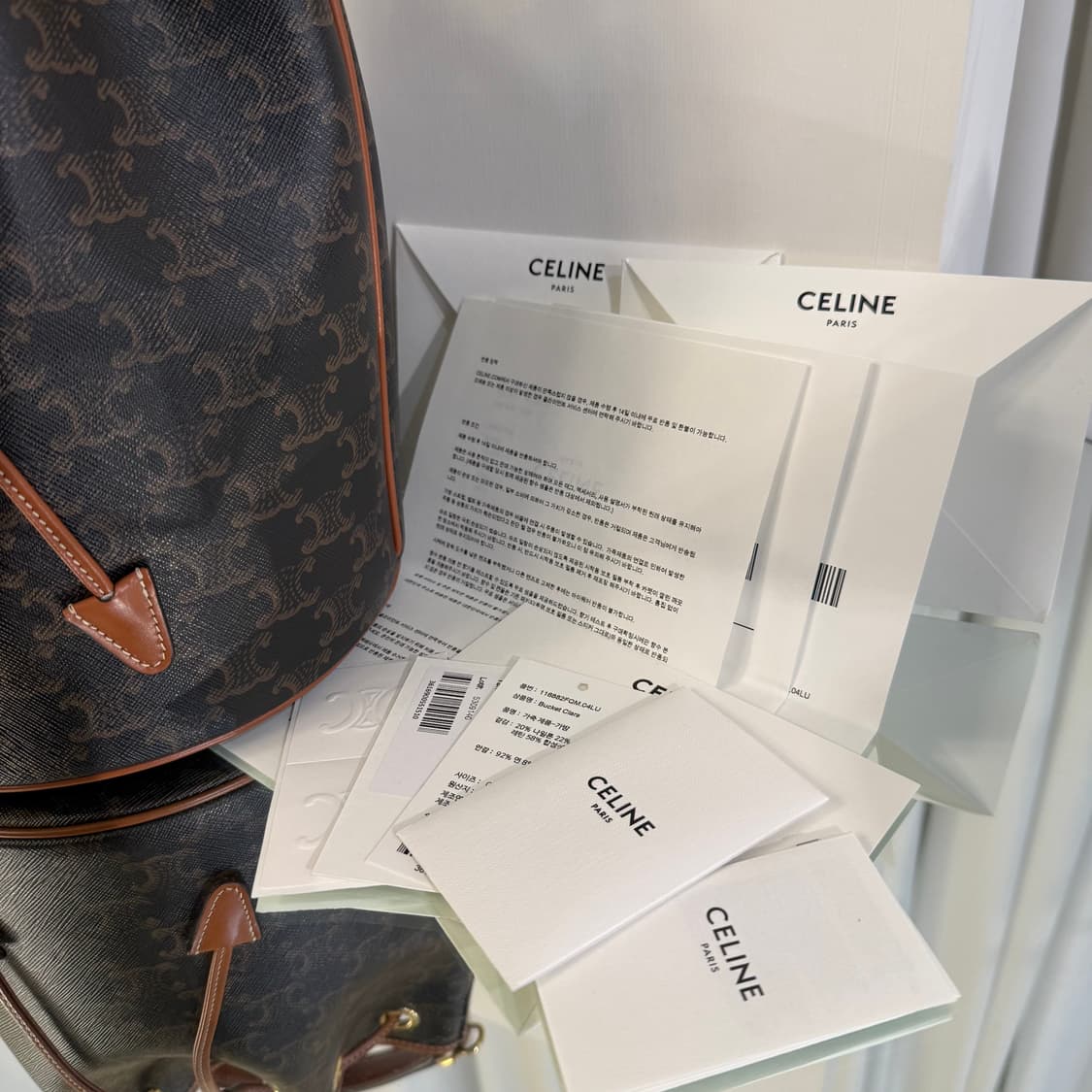 셀린느 트리옹프 틴 클라라백 버킷백 상품이미지9