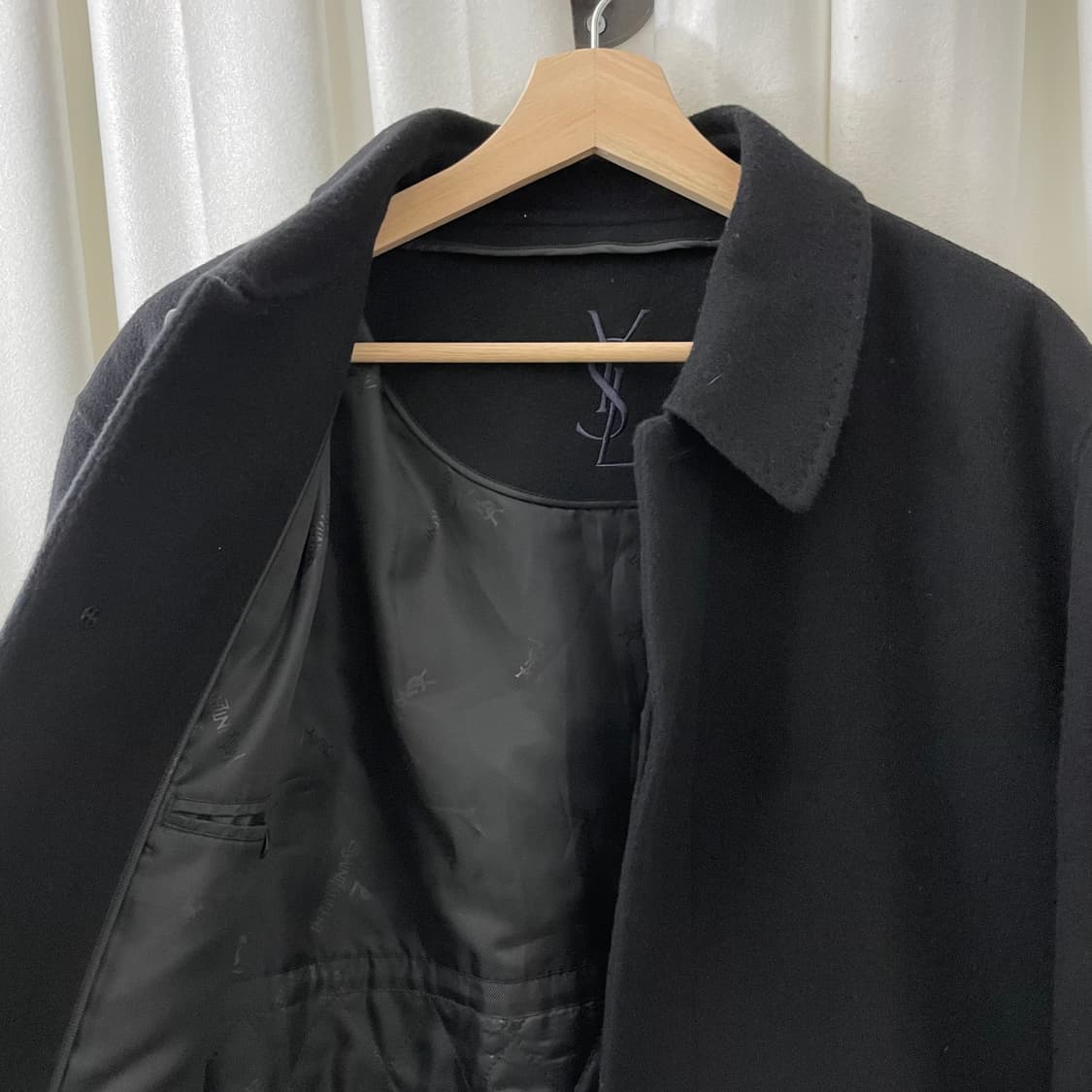 입생로랑 블랙 모직 싱글 코트 상품이미지5