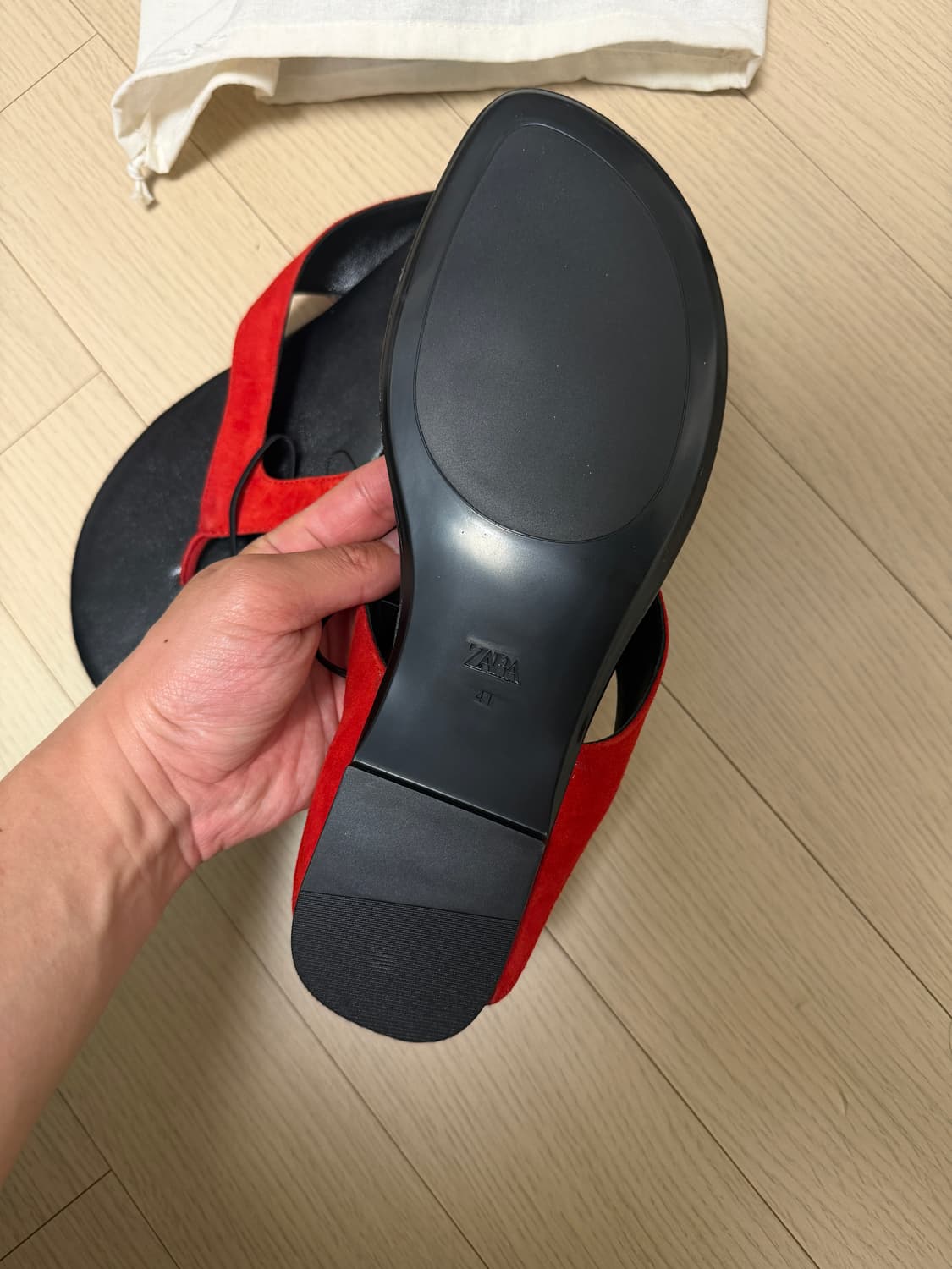 새상품) 자라 Zara 염소가죽 플립플랍 레드 블랙 상품이미지5