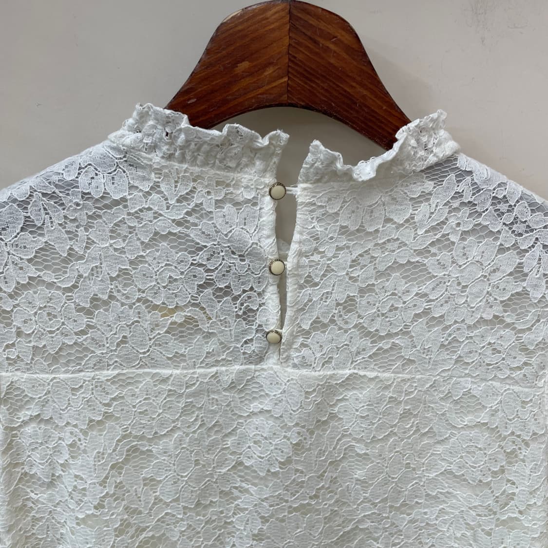 히메갸루 엔젤 아이보리 플라워 레이스 하이넥 블라우스 상품이미지3