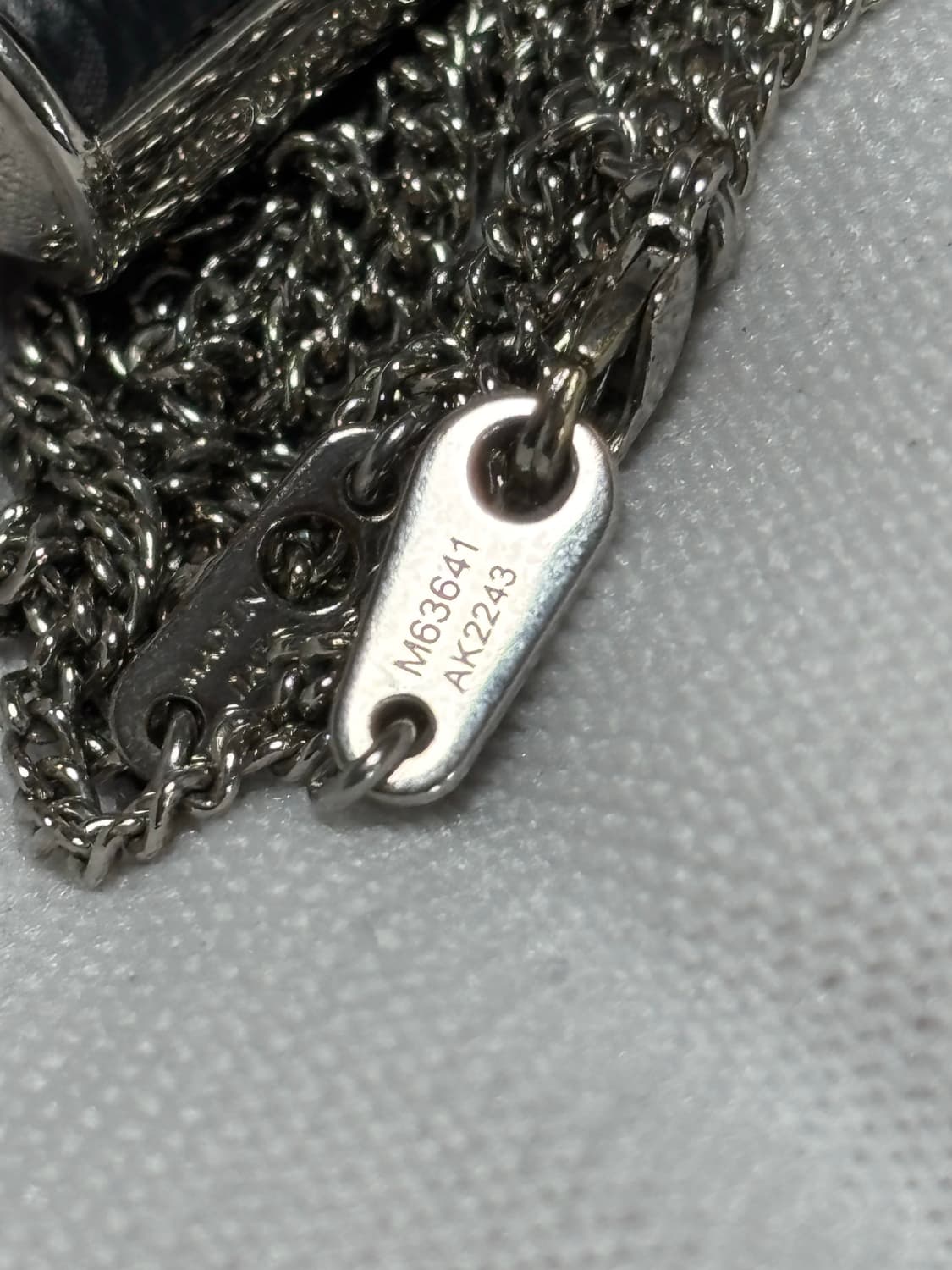 루이비통 모노그램 이클립스 참스 목걸이  상품이미지5