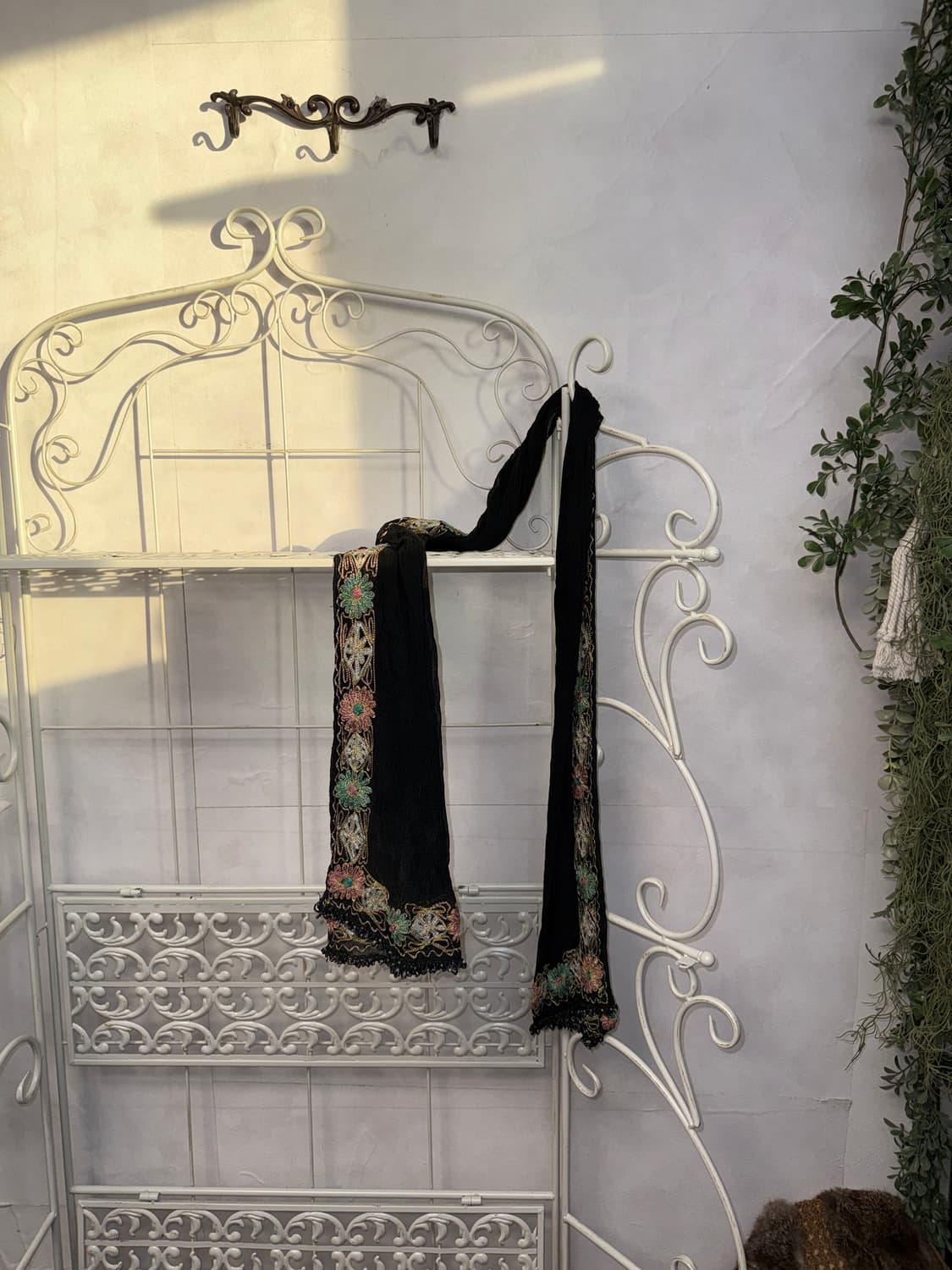 Black oriental flower embroidered scard 상품이미지1
