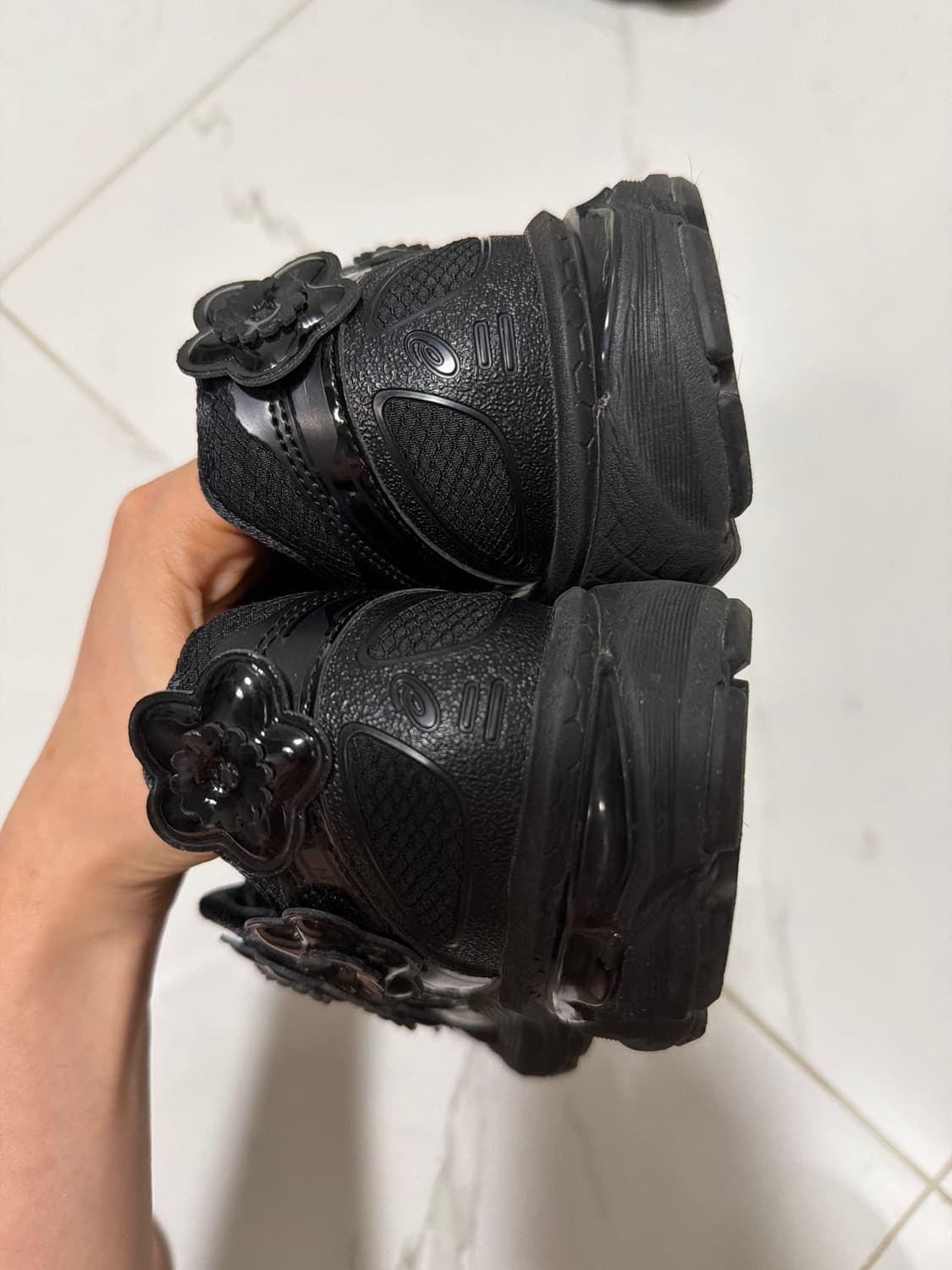 세실리에반센 x 아식스 젤 터레인 블랙 240 세실리아반센 cecilll 상품이미지2