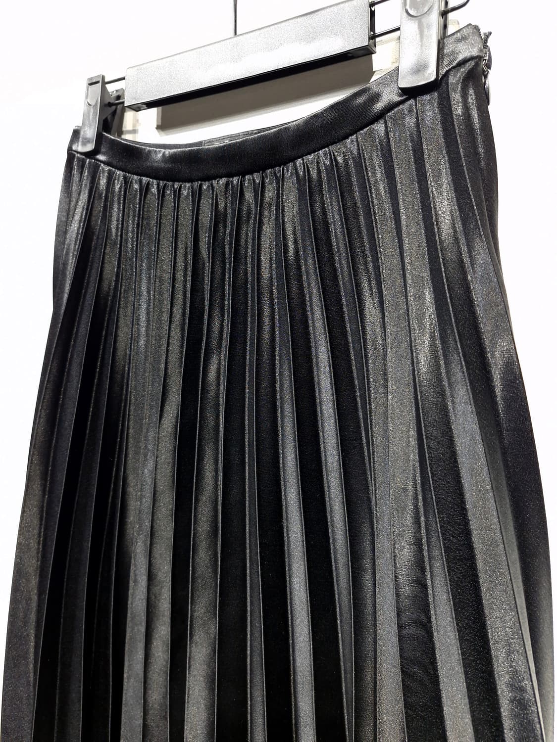페이퍼문. 메탈릭 플리트 스커트 블랙_55 상품이미지4