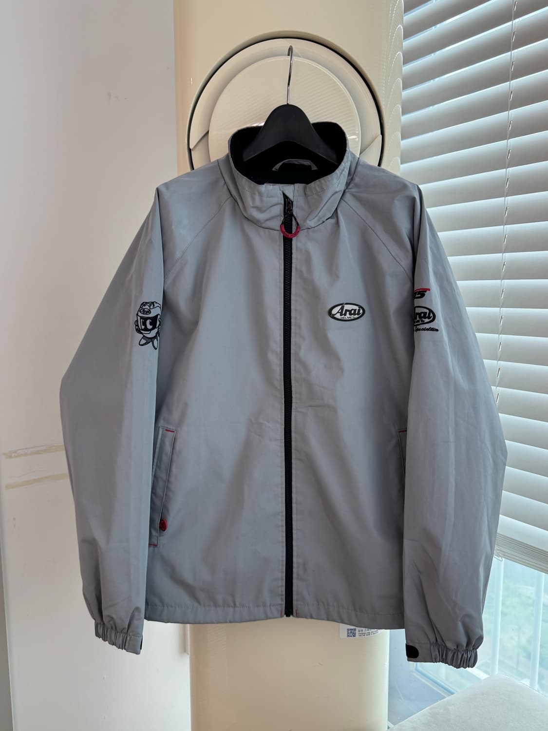 아라이 그레이 자수로고 바람막이 L 상품이미지1