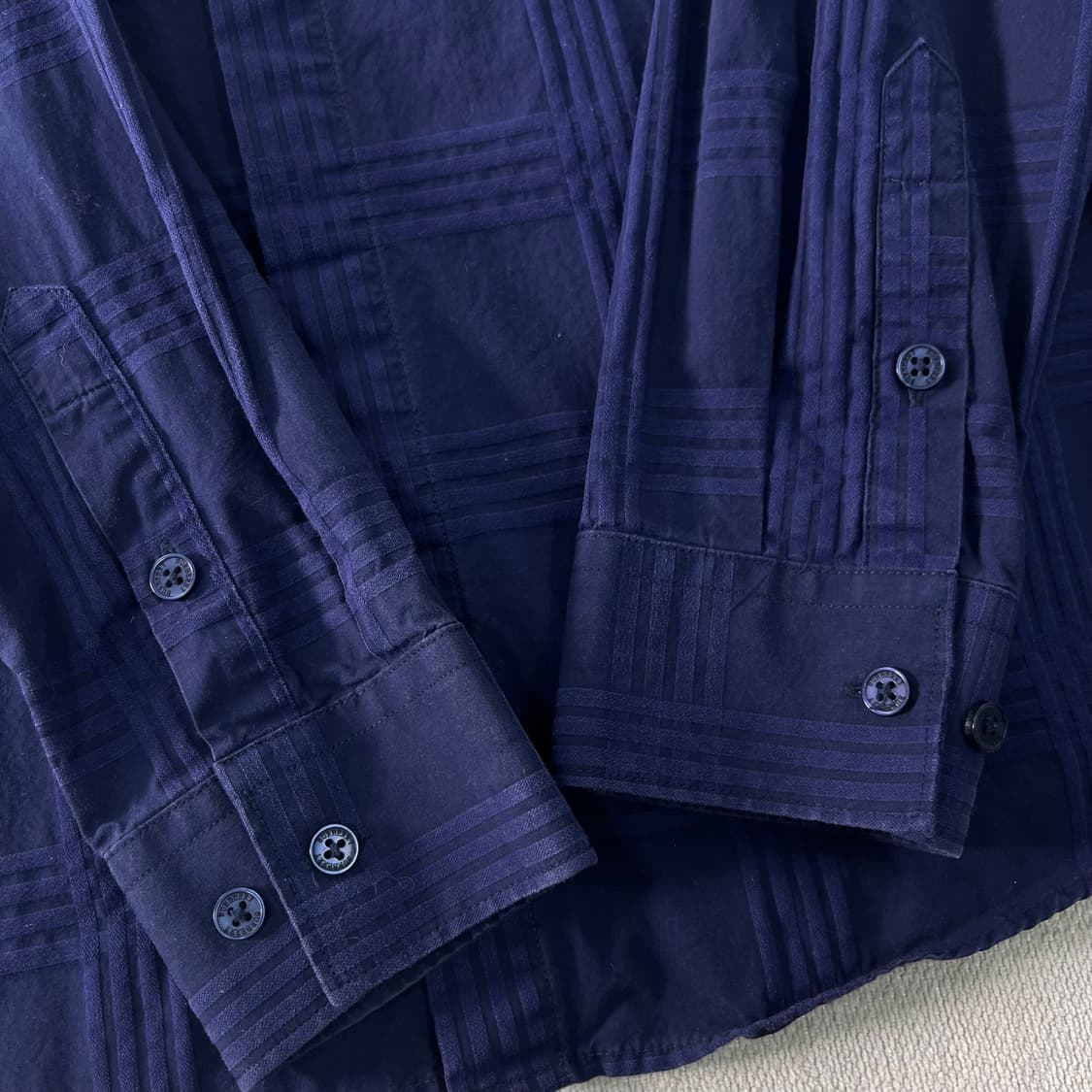 100 버버리 기마로고 체크 패턴 셔츠  상품이미지5