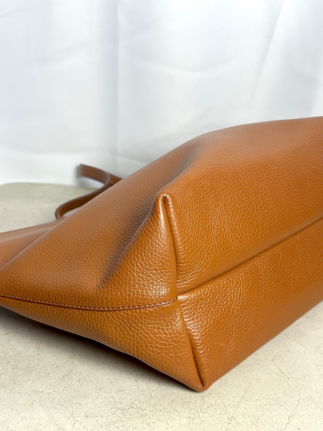 살바토레 페라가모 레더 토트백 페레가모 상품이미지7