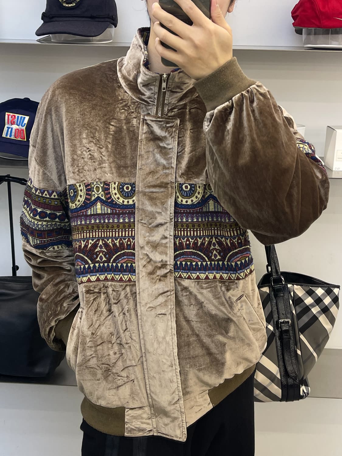 Two-Sided 에스닉 벨루어 봄버 자켓 상품이미지1