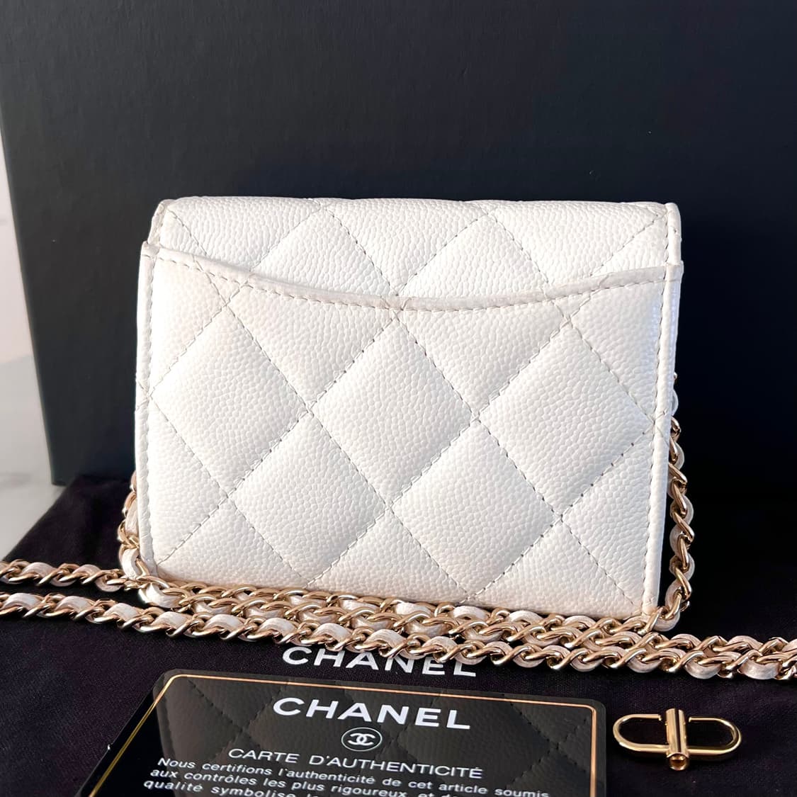 [S급/정품] 샤넬 클래식 체인 미니 지갑 크로스백 가방 화이트 골드메탈 상품이미지4