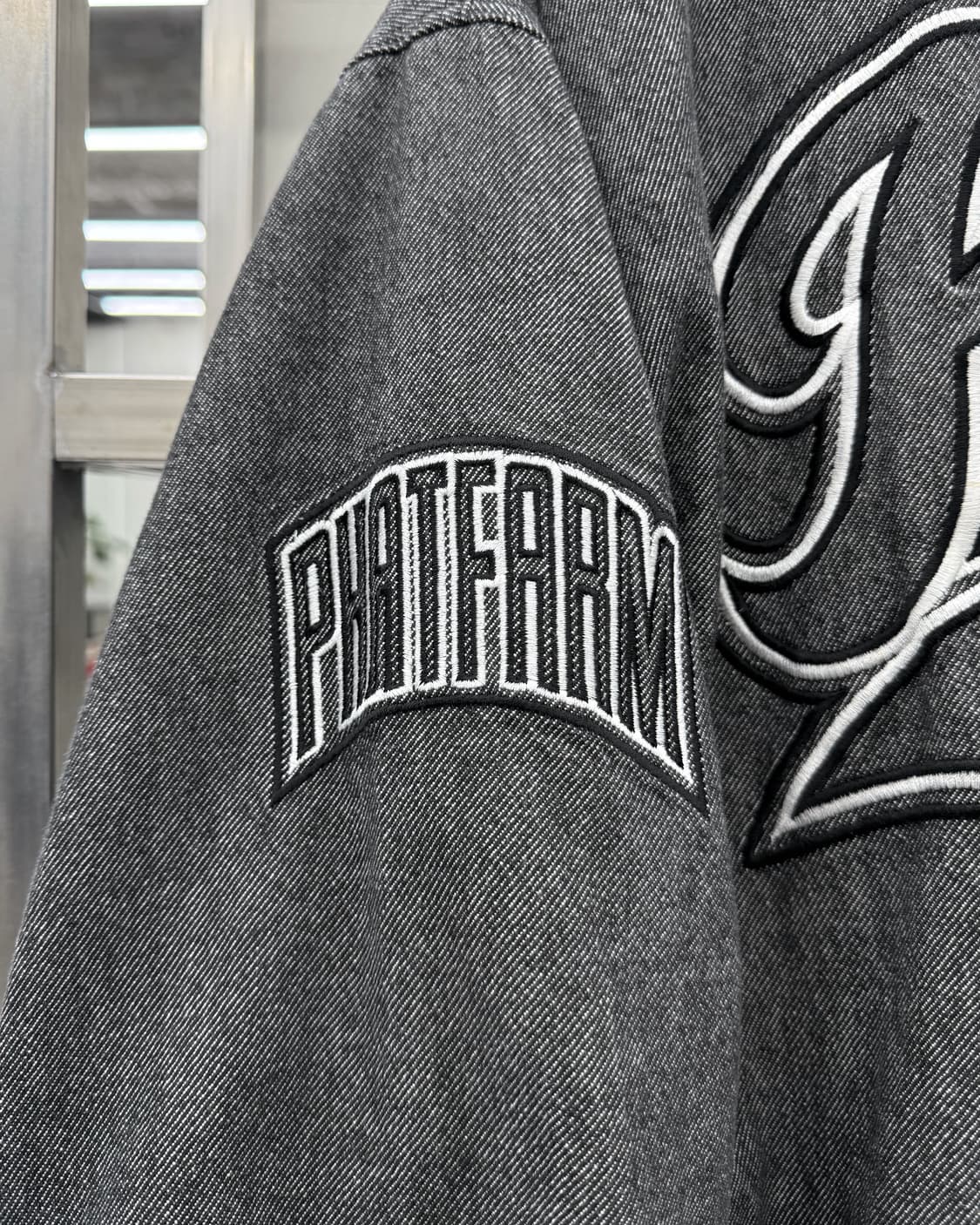 팻팜 PHAT FARM 00s 빅로고 데님 스타디움 봄버 자켓 상품이미지5