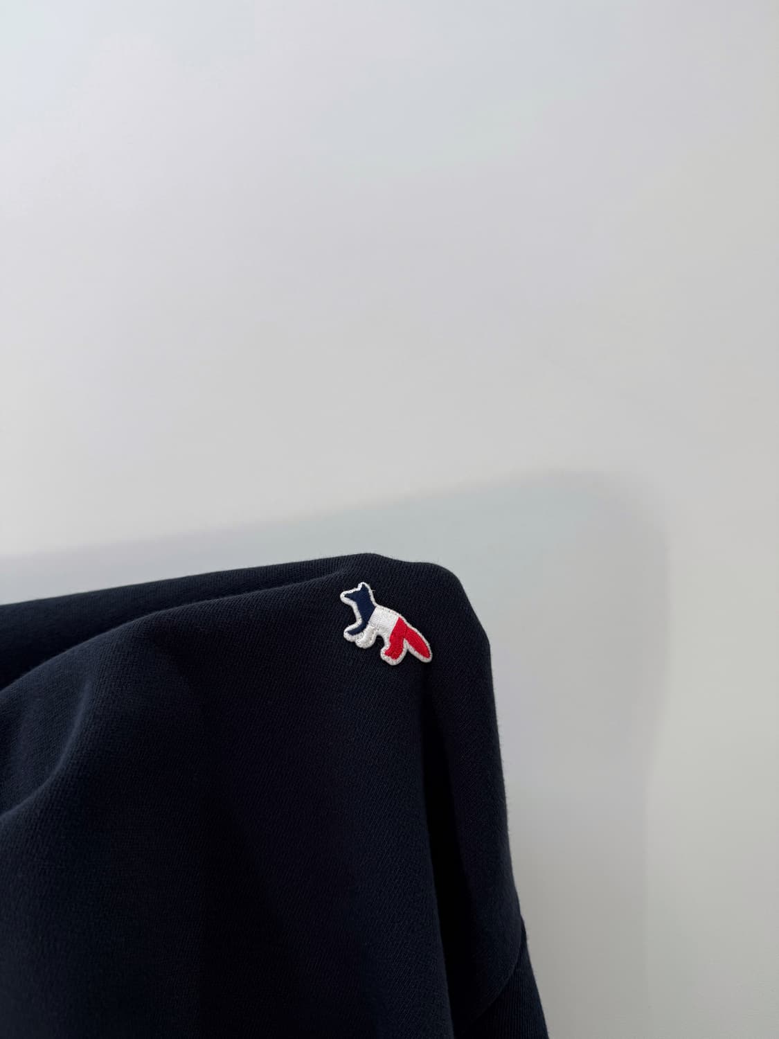 메종키츠네 루즈핏 트리컬러 폭스로고 네이비 스웻 후드 상품이미지2