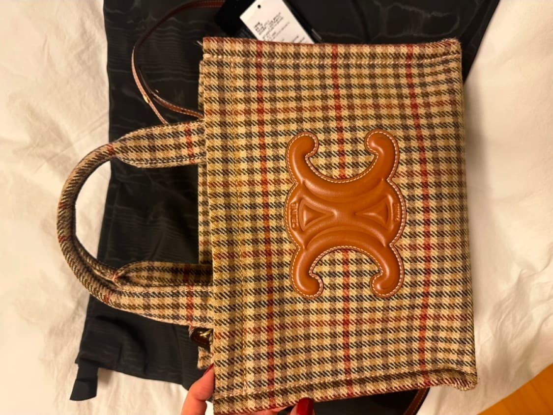 셀린느 트리옹프 카바스 토트백 상품이미지2