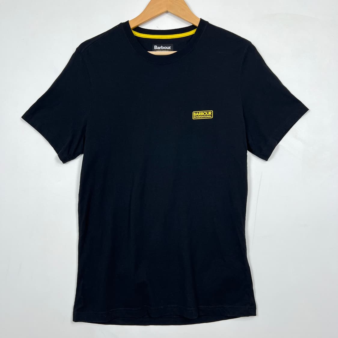 BARBOUR 바버 인터네셔널 블랙 반팔티 상품이미지1