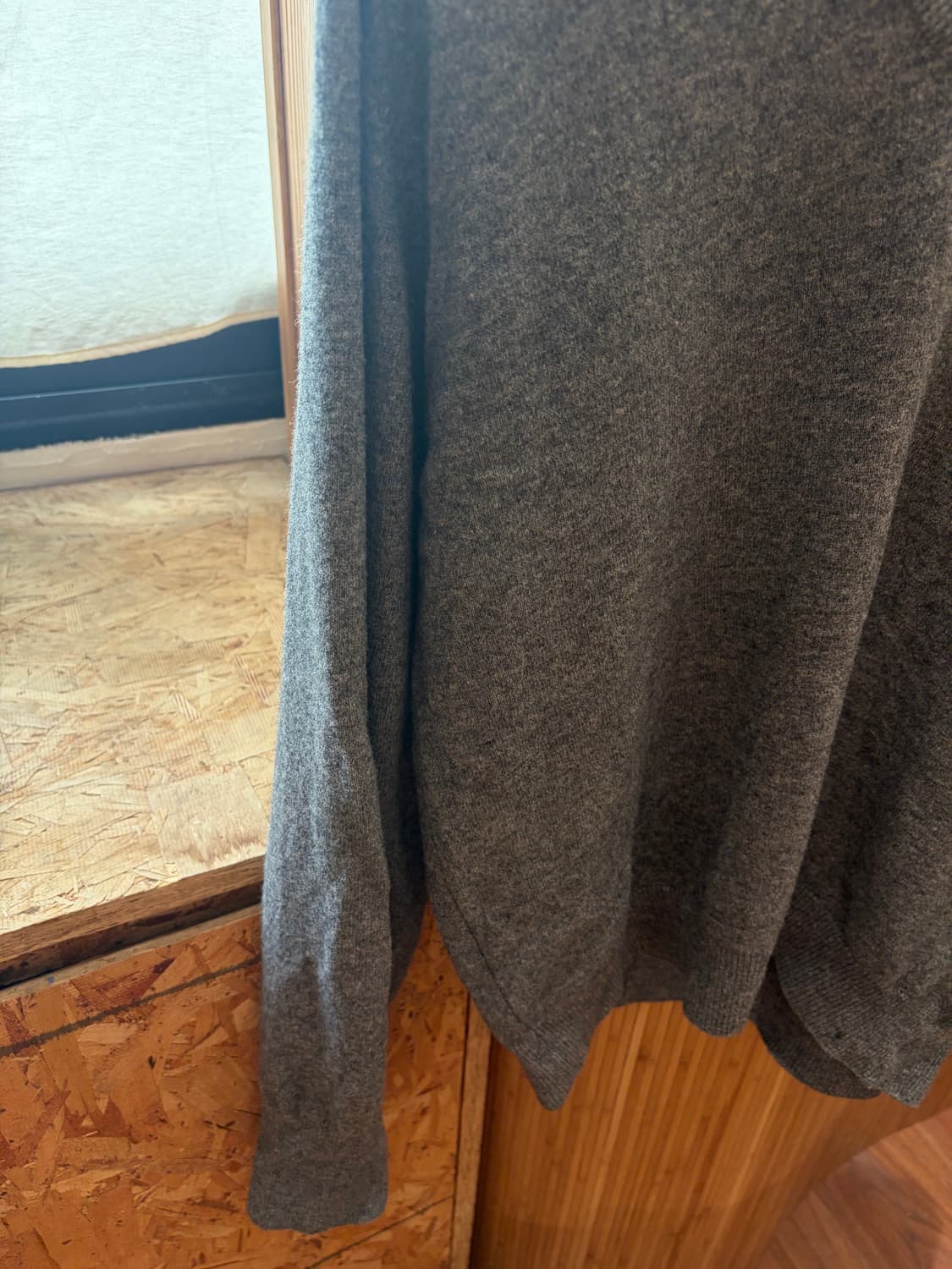 Dunlop Charcoal V-neck Knit 상품이미지2