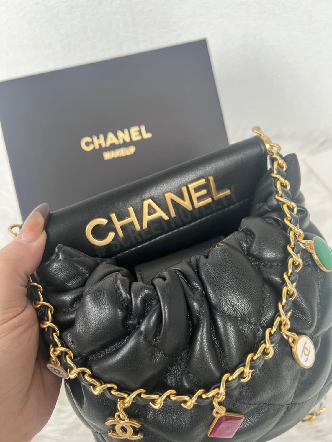 샤넬 22 스몰 체인 쥬얼리 버킷백  상품이미지9
