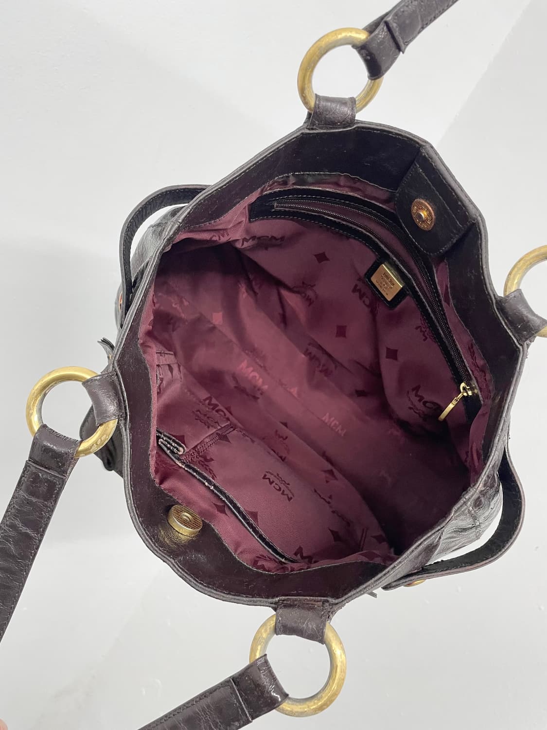 mcm 금장 포켓 숄더백 상품이미지6