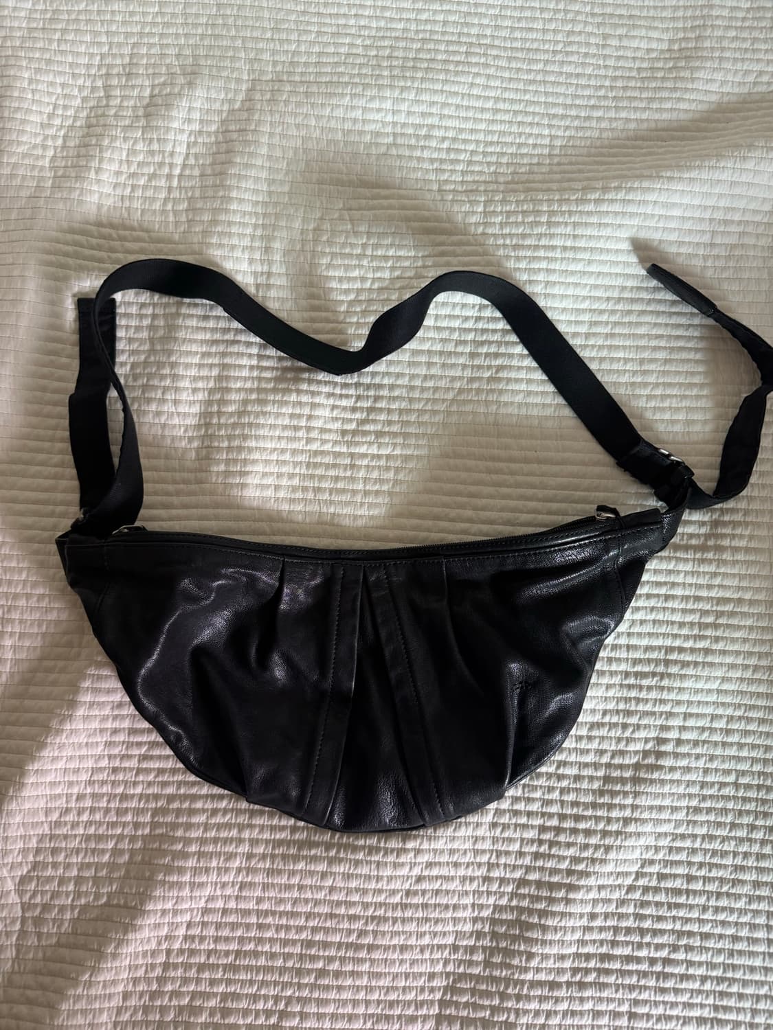 폴리테루x월와무 램스킨 레더 카프백 상품이미지1