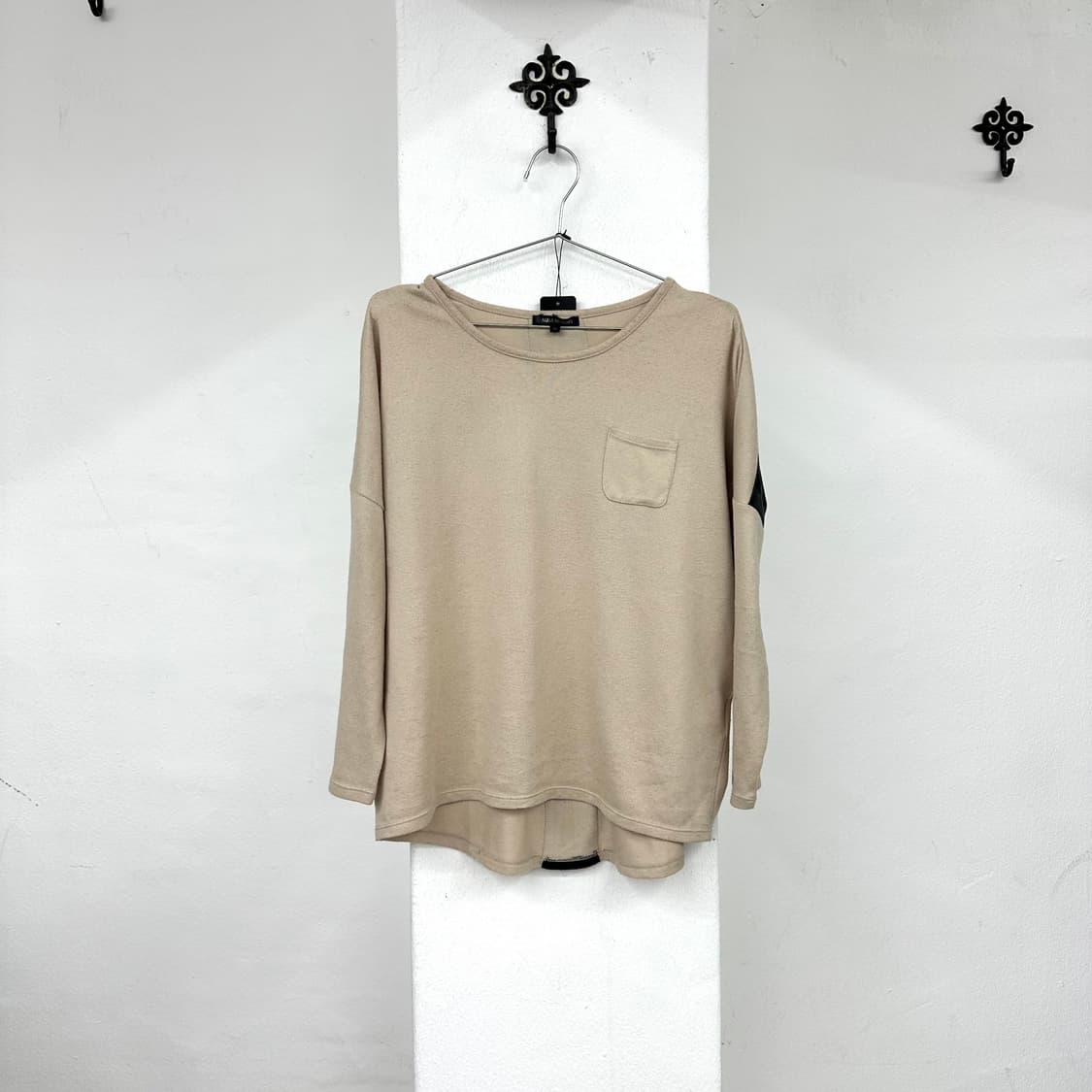 Leopard back cross beige sleeve  상품이미지3