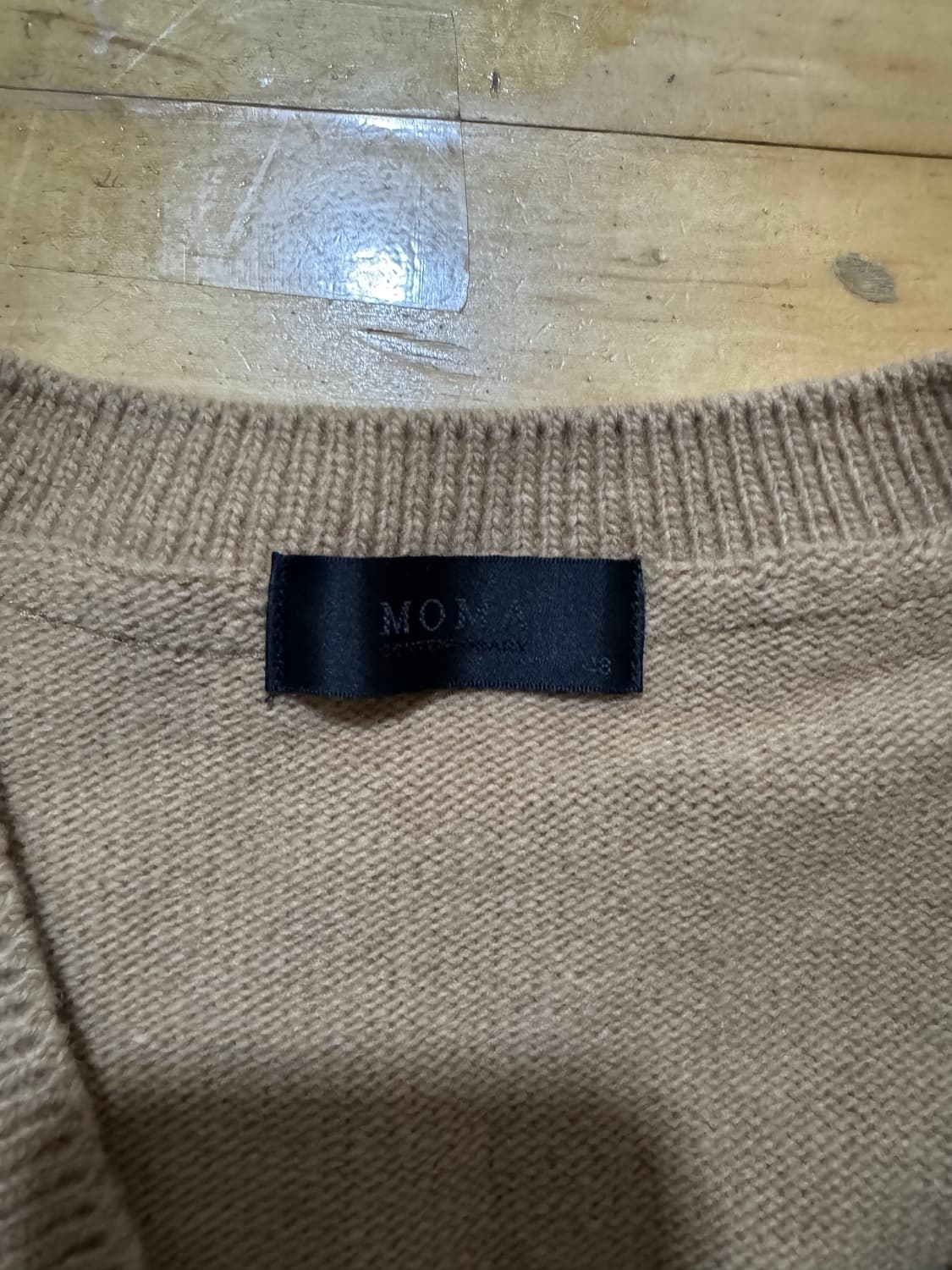 모마디자인 베이지 브이넥 니트 48 상품이미지4