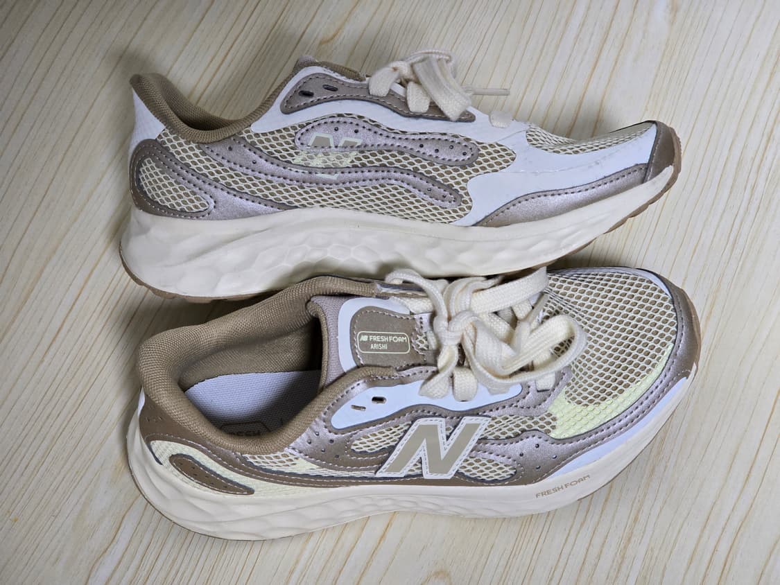 뉴발란스 프레쉬폼 아리시 베이지 스니커즈 235 상품이미지5